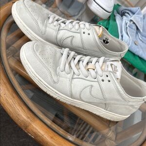 Nike SB Men's Gray Dunk Low Sneakers